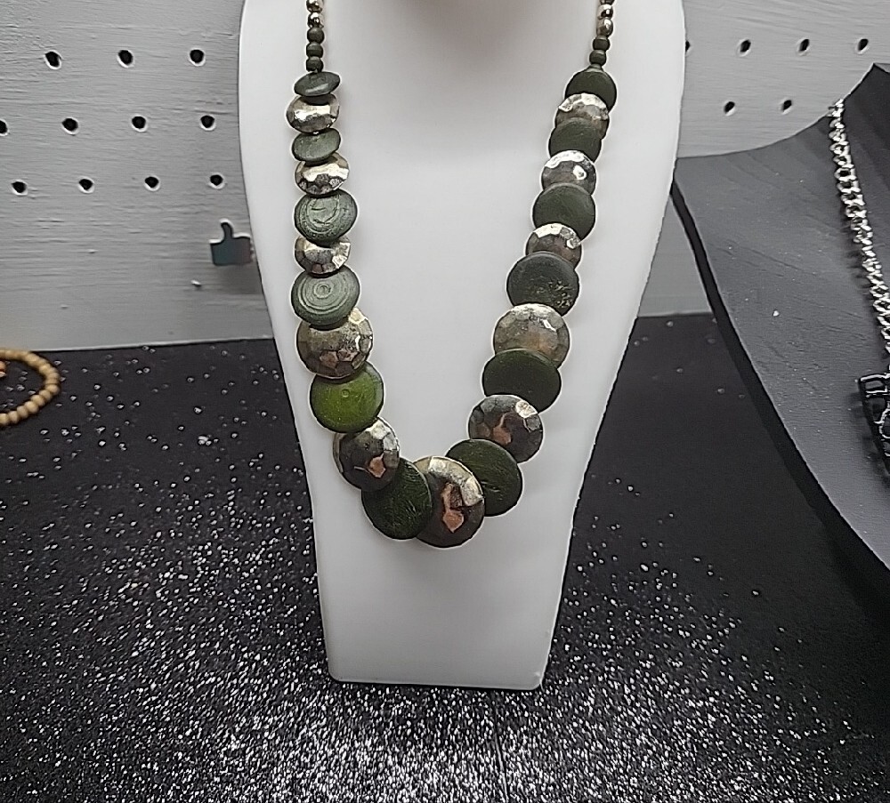 Statement Necklace Bundle - Picture 4 of 8